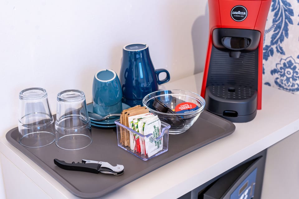 Deluxe Room, Air conditioning, Courtyard View | Coffee and/or coffee maker