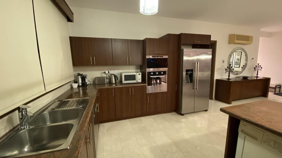 Deluxe Apartment | 3 bedrooms, individually decorated, individually furnished, bed sheets