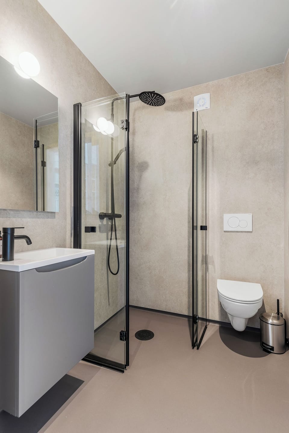 Signature Triple Room | Bathroom | Towels, toilet paper