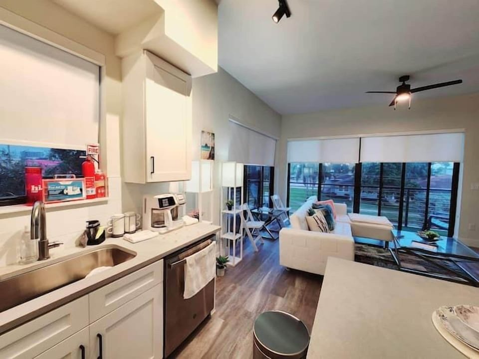 Luxury Apartment | Living area | Flat-screen TV, Netflix, Hulu, streaming services