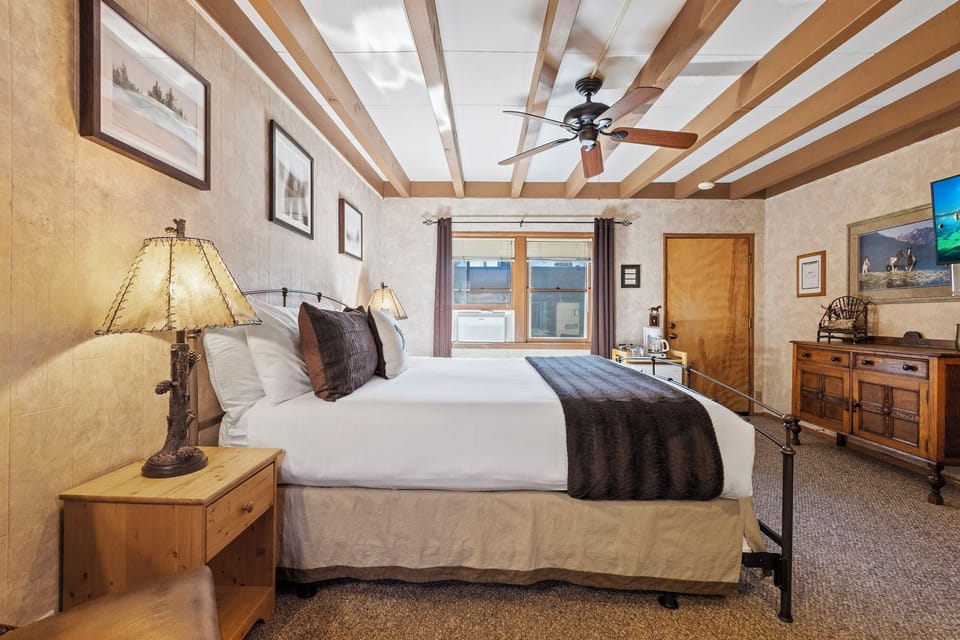 Room 8, King, no pet | Premium bedding, blackout drapes, iron/ironing board, free WiFi
