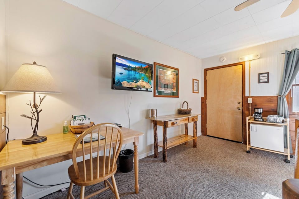 Room 4, Queen, pet friendly | Premium bedding, blackout drapes, iron/ironing board, free WiFi