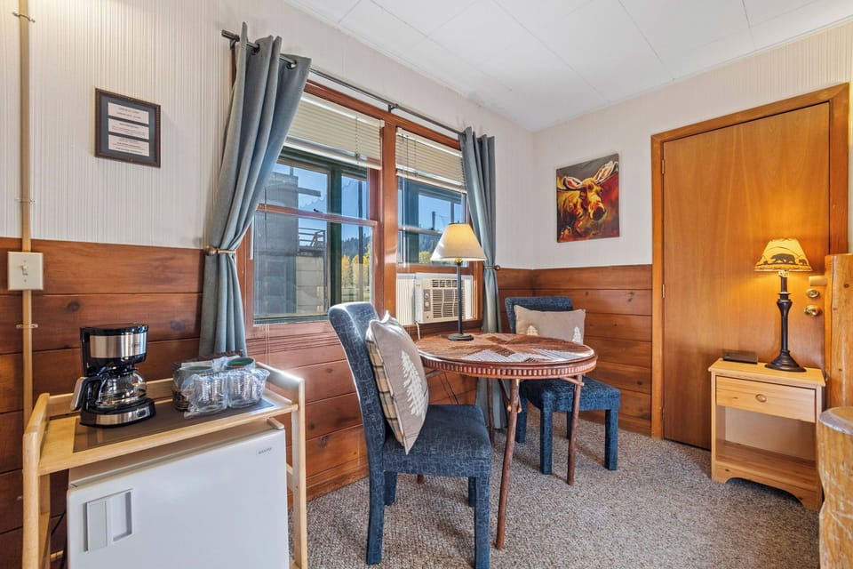 Room 4, Queen, pet friendly | Premium bedding, blackout drapes, iron/ironing board, free WiFi
