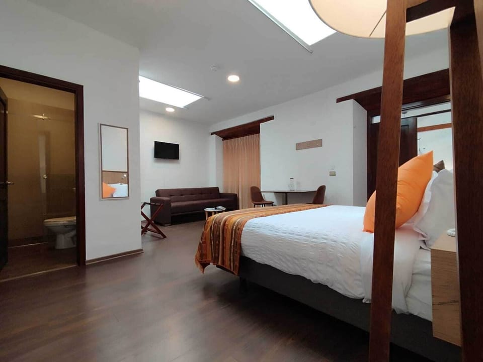 Standard Studio Suite | Premium bedding, down comforters, in-room safe, laptop workspace