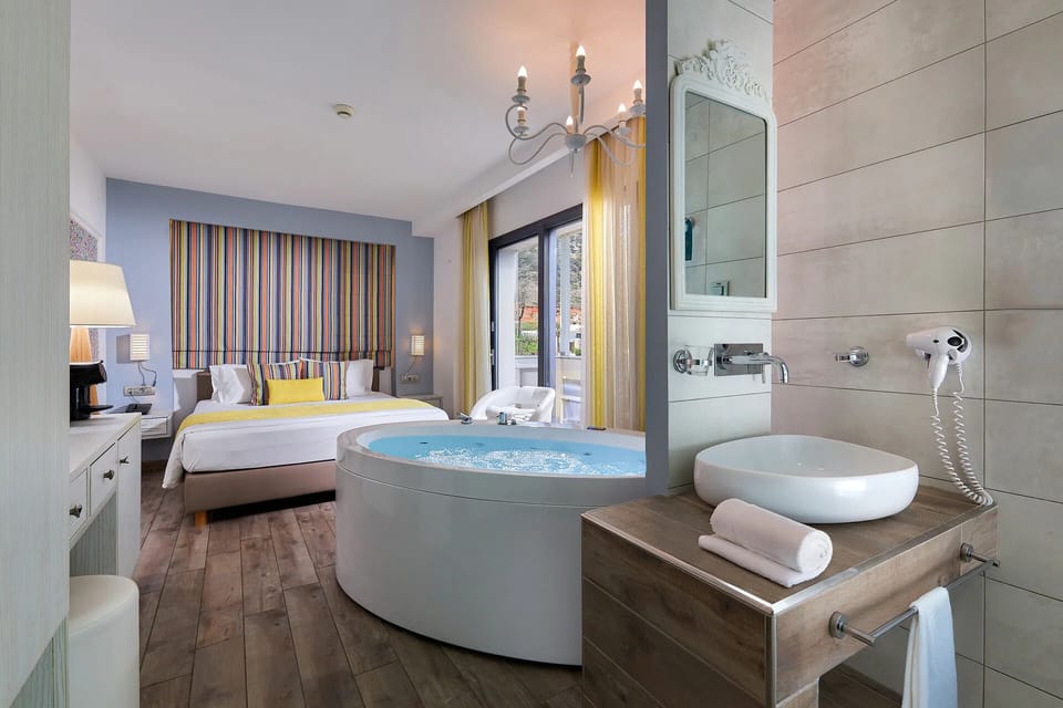 Honeymoon Suite with Jacuzzi Sea View | Premium bedding, memory foam beds, laptop workspace, soundproofing