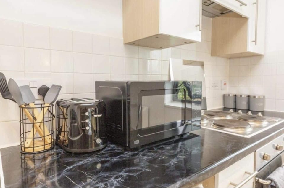 Apartment | Private kitchen | Fridge, microwave, oven, stovetop