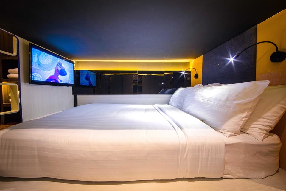 Minibar, in-room safe, soundproofing, WiFi (free)