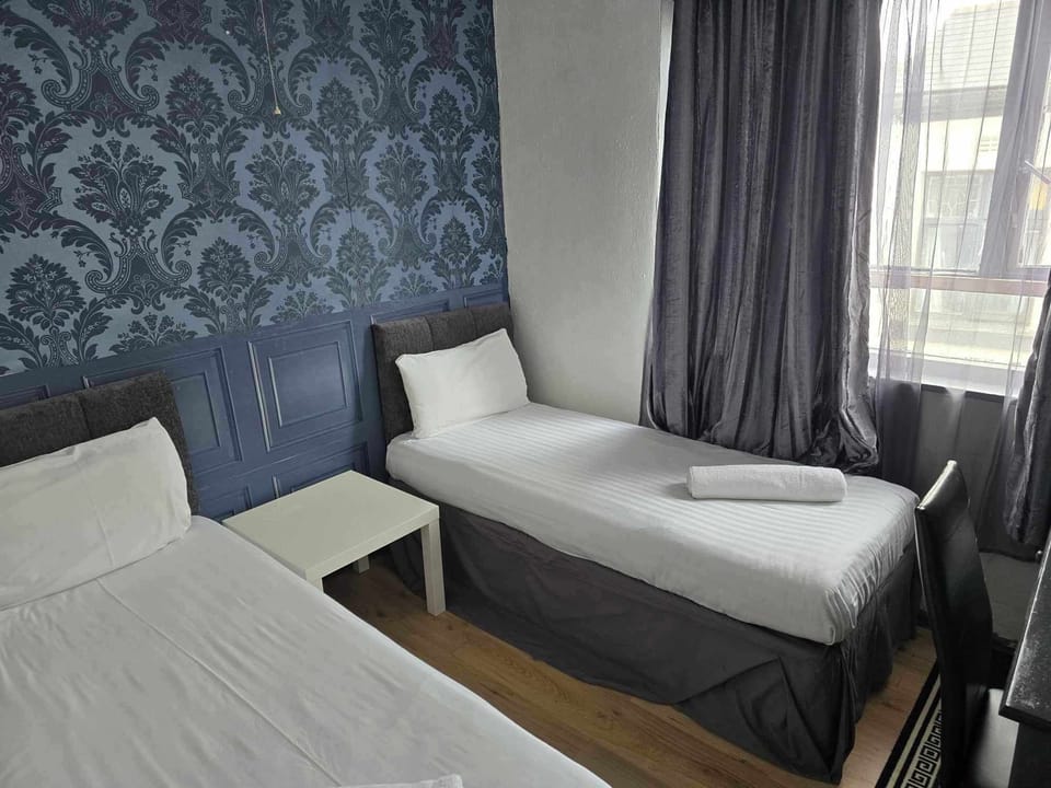 Classic Twin Room | Free WiFi