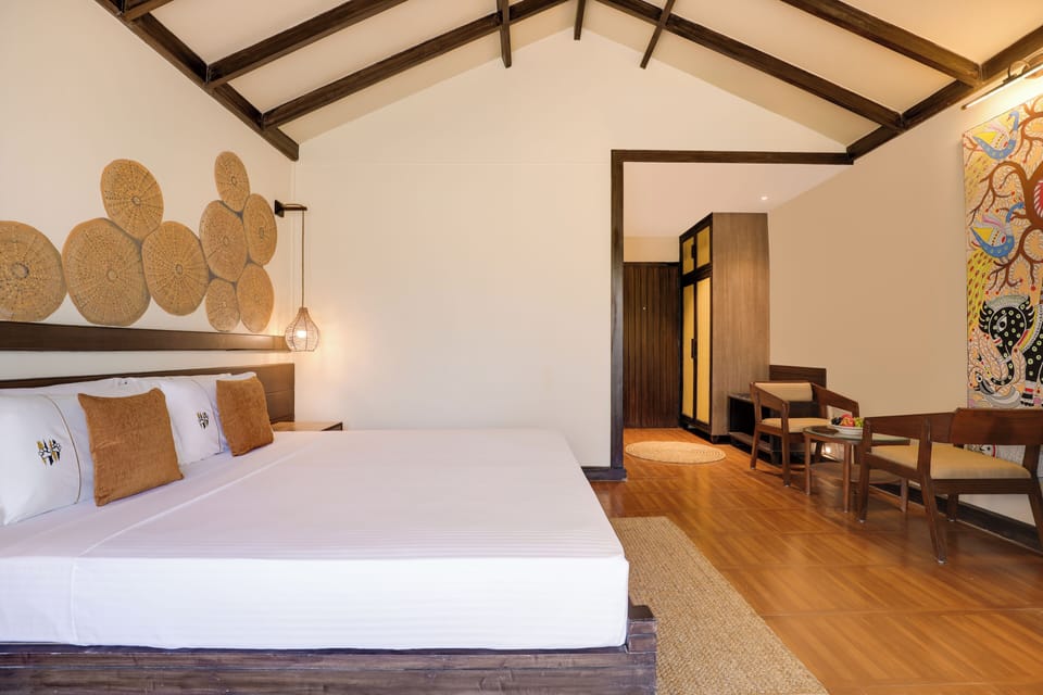 Deluxe King Cottage | In-room safe, desk, blackout drapes, soundproofing