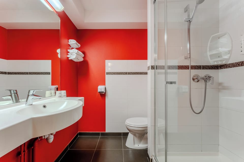 Shower, free toiletries, hair dryer, towels