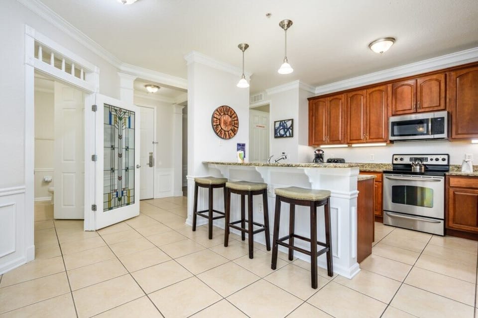 Condo (4 Bedroom Plus, Lake View Condo, Vist) | Private kitchen | Cookware/dishes/utensils