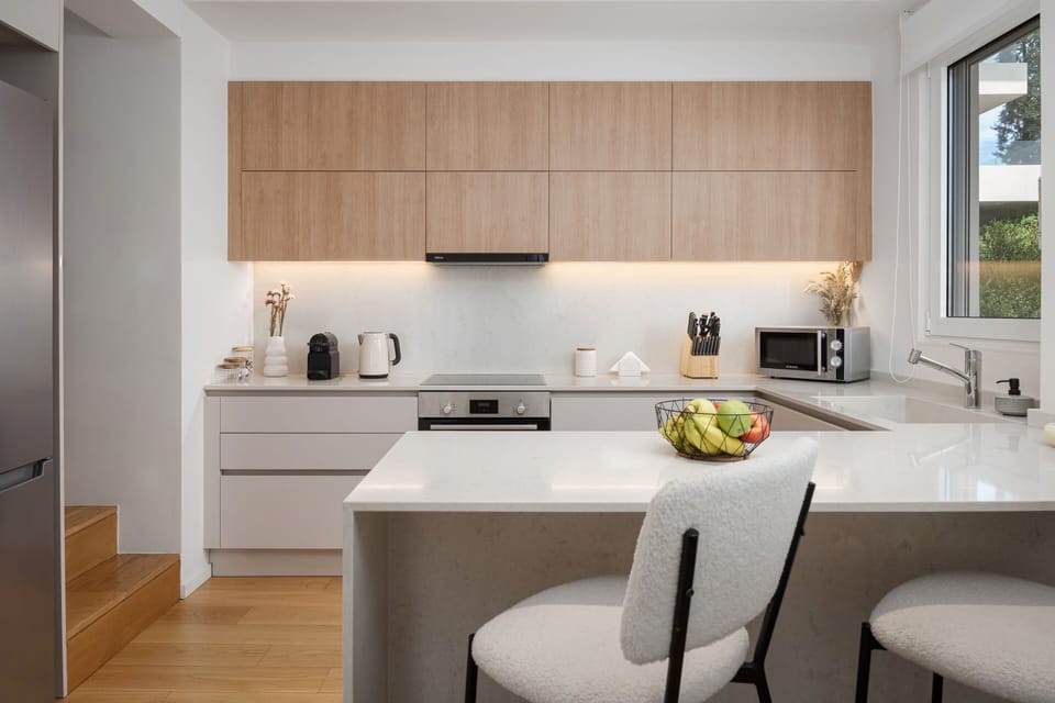Exclusive Apartment | Private kitchen | Fridge, microwave, oven, stovetop
