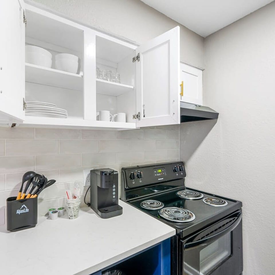 House | Private kitchen | Fridge, stovetop