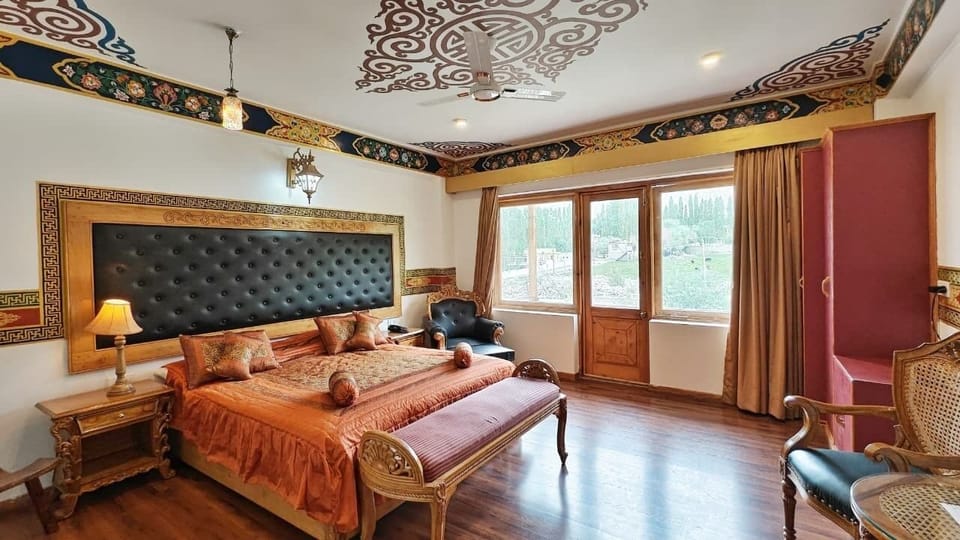Super Deluxe Room | In-room safe, desk, soundproofing, iron/ironing board