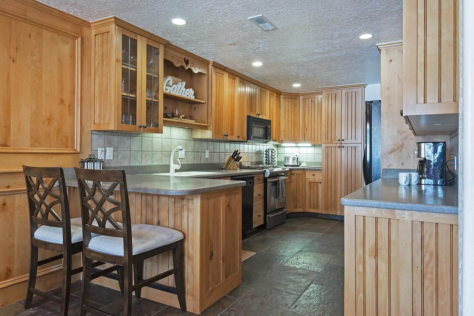 Chalet, 4 Bedrooms | Private kitchen | Fridge, oven, coffee/tea maker, toaster