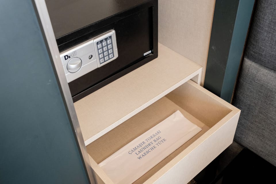 Family Suite | In-room safe, iron/ironing board, free WiFi, bed sheets