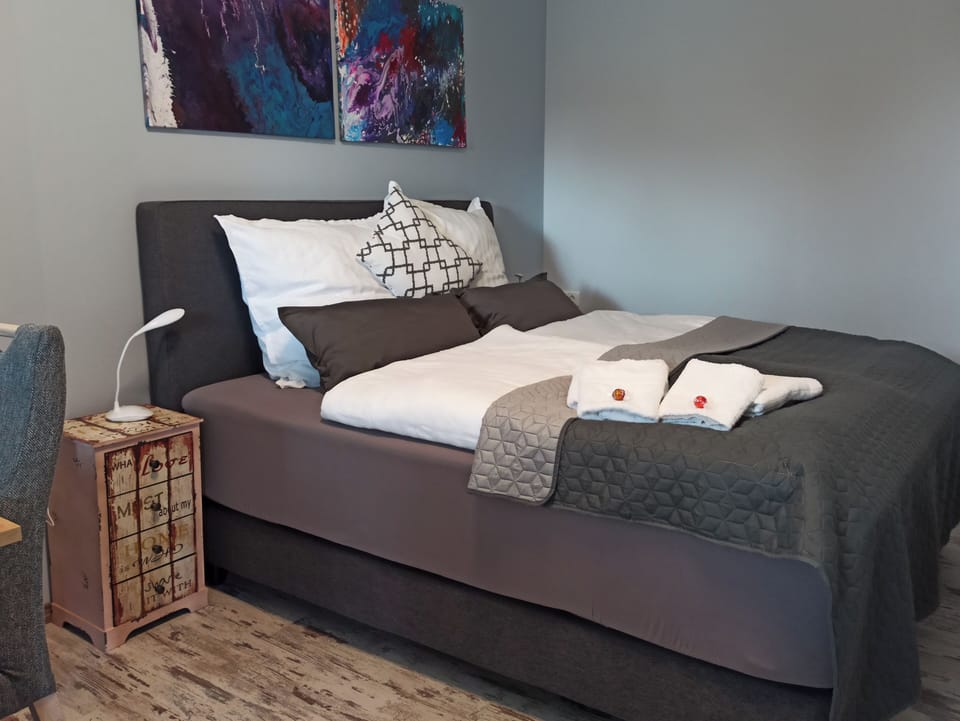 Comfort Double Room, Non Smoking, Garden View | Living area