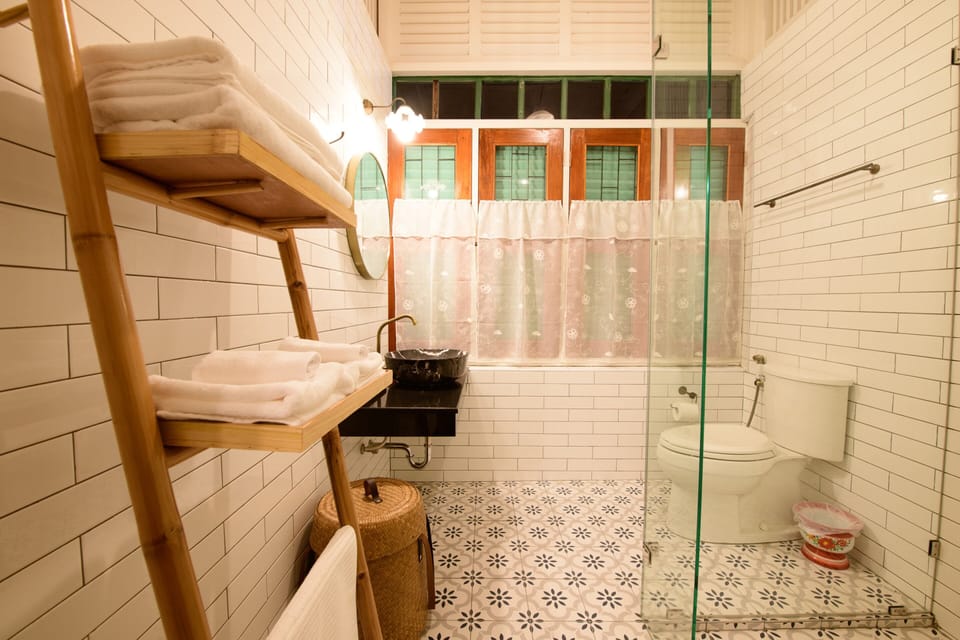 Family Suite, Multiple Beds, Non Smoking, Kitchenette | Bathroom | Shower, hair dryer, slippers, towels