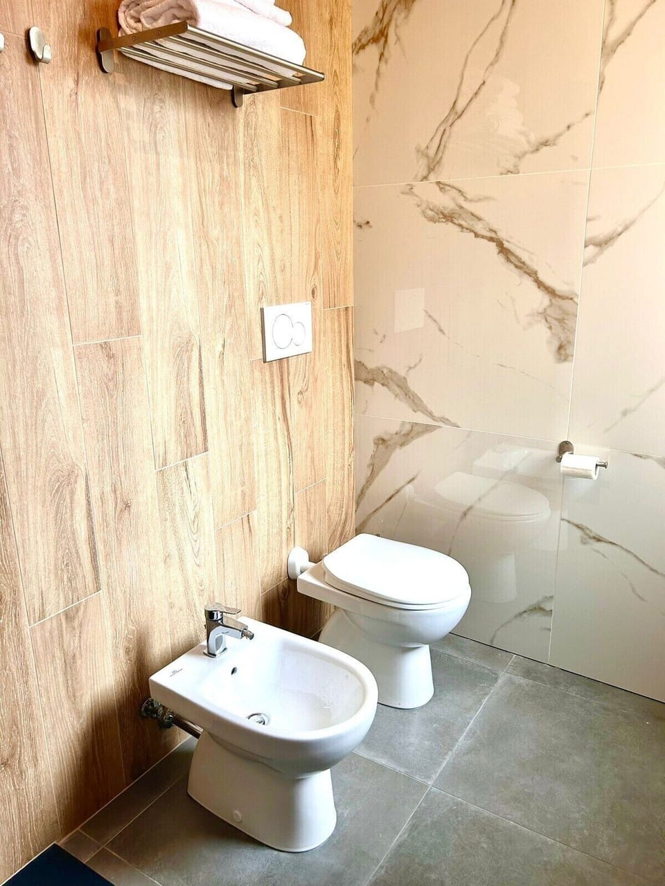 Double Room, Private Bathroom (2) | Bathroom | Shower, rainfall showerhead, hair dryer, heated floors (bathroom)