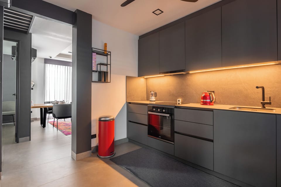 Design Villa, 4 Bedrooms, Executive Level | Private kitchen | Fridge, microwave, oven, stovetop