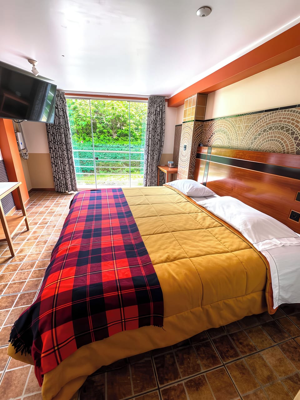 Premium Single Room | Egyptian cotton sheets, premium bedding, desk, soundproofing
