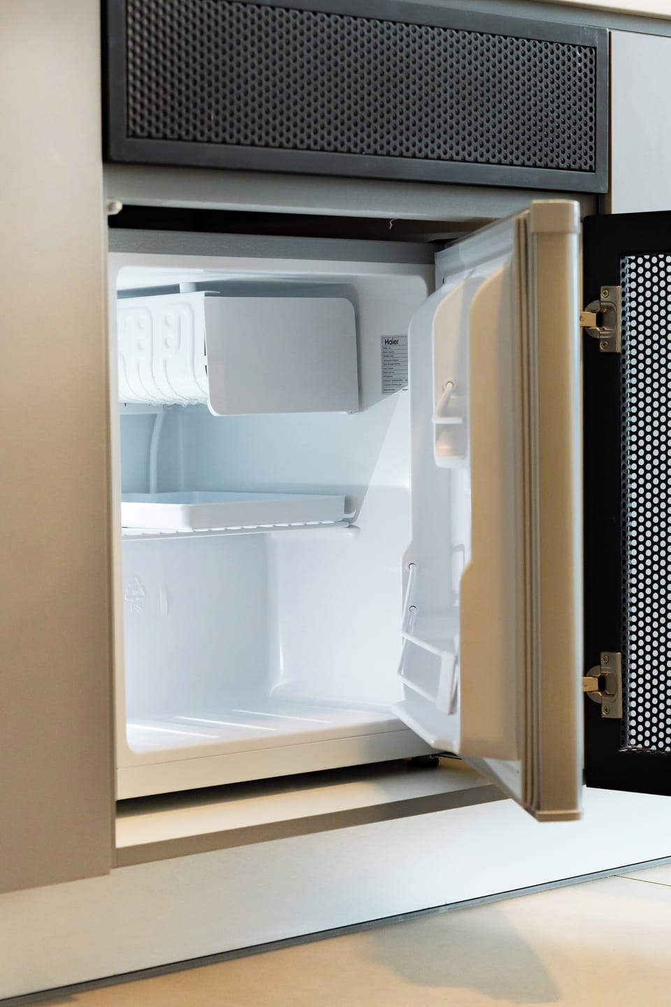 Mini-refrigerator
