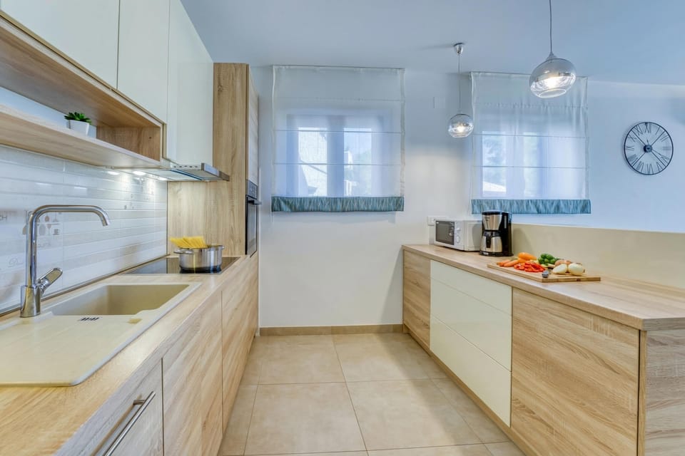 Family House, 2 Bedrooms, 2 Bathrooms (Villa Mare With Private Pool And) | Private kitchen