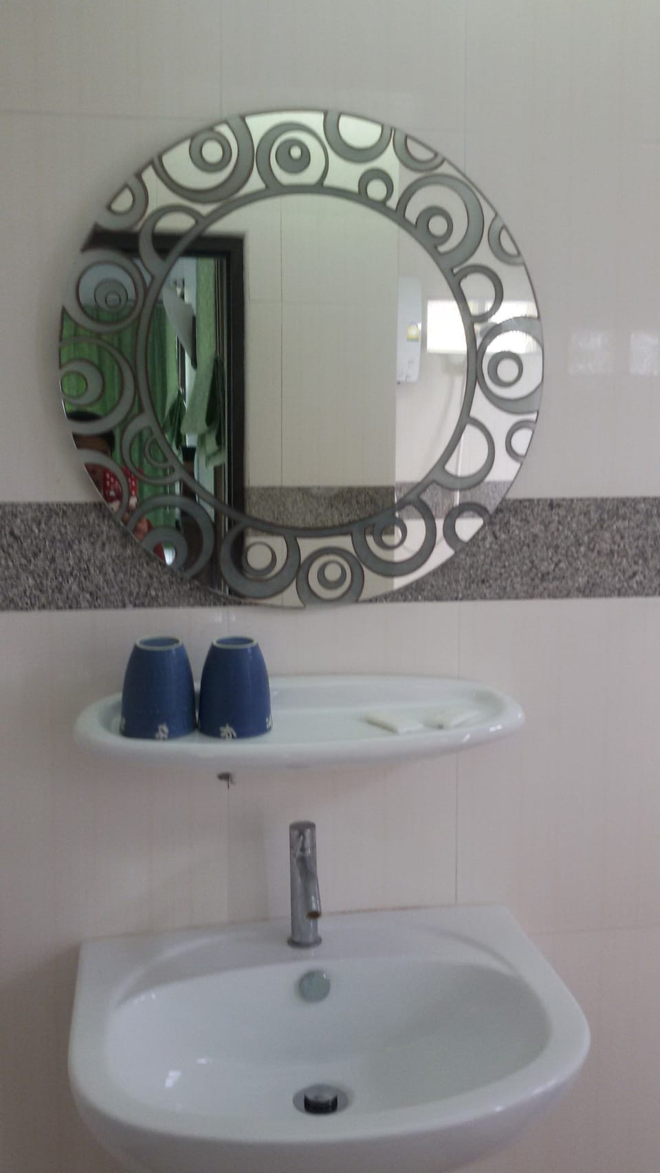 Standard Double Room | Bathroom | Shower, free toiletries, hair dryer, towels