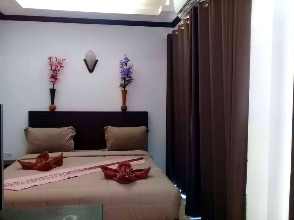 Standard Double Room | In-room safe, desk, laptop workspace, free WiFi