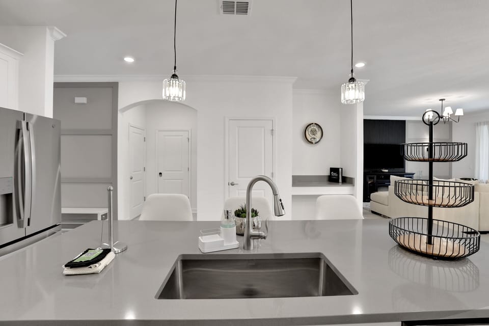 House, 6 Bedrooms | Private kitchen | Coffee/tea maker, fridge, oven, toaster