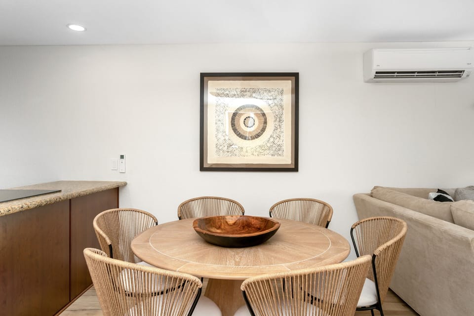 Condo, 2 Bedrooms | Dining