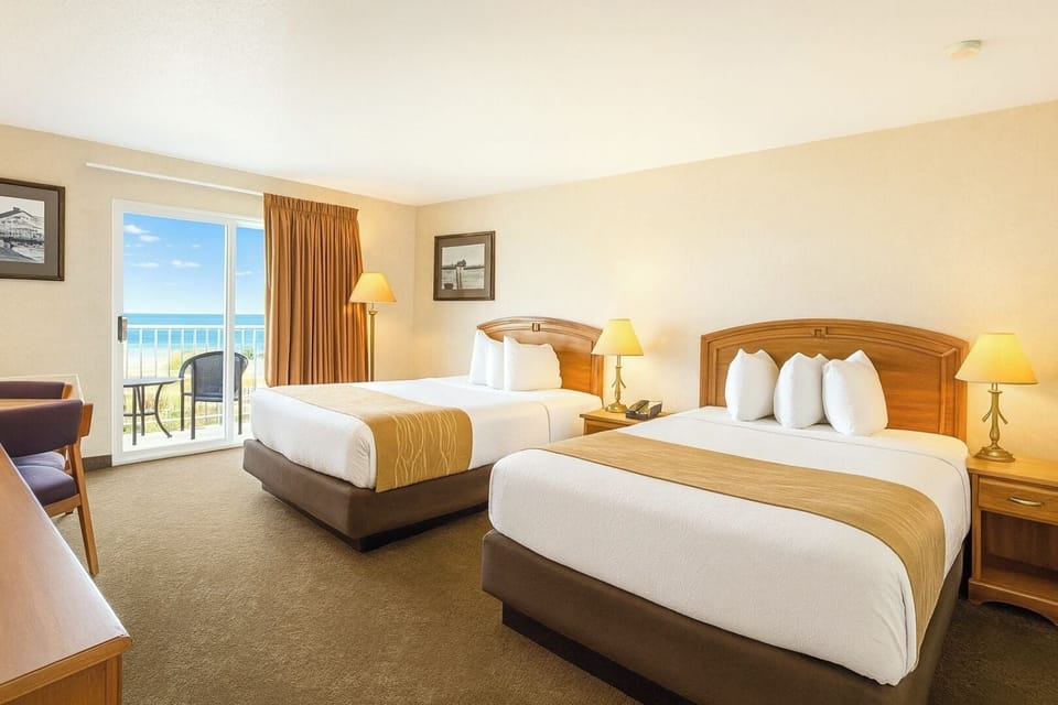 Room 2 Queen beds Lakeside with Balcony  | Blackout drapes, soundproofing, iron/ironing board, free WiFi