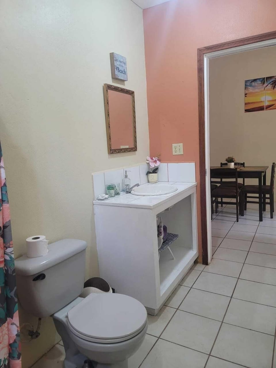 Grand Apartment | Bathroom | Shower, rainfall showerhead, towels