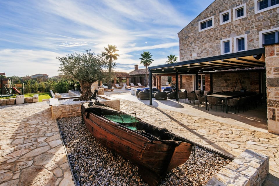 House | 8 bedrooms