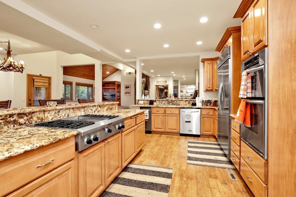 Cabin, Multiple Beds, Hot Tub, Mountain View (2282) | Private kitchen