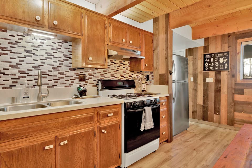 Cabin, Patio, Mountain View (2190) | Private kitchen | Coffee/tea maker