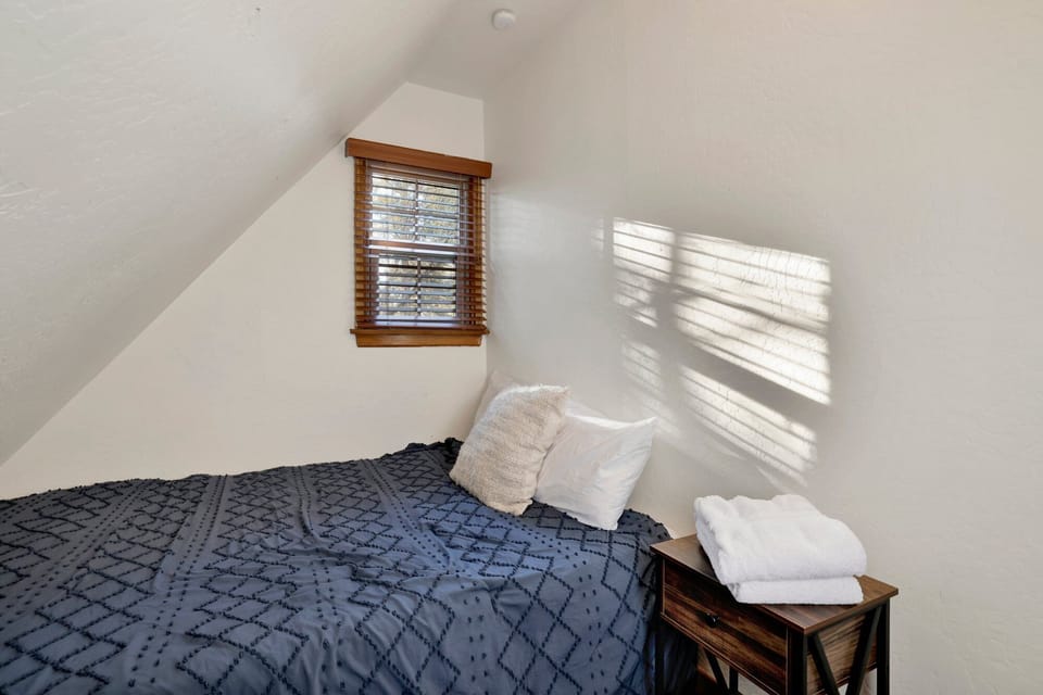 Cabin, Multiple Beds, Patio, Mountain View (2335) | 3 bedrooms, individually decorated, individually furnished, bed sheets