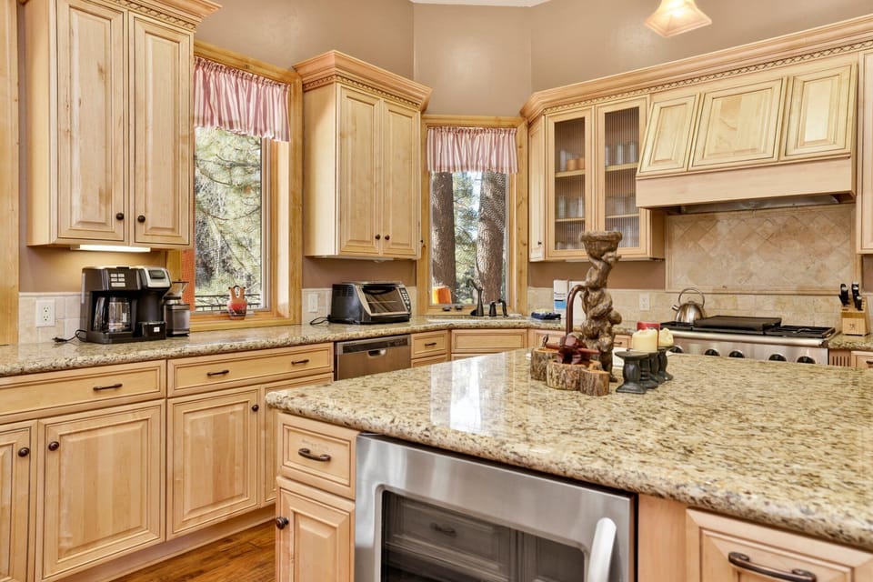 Cabin, Multiple Beds, Hot Tub, Mountain View (2202) | Private kitchen