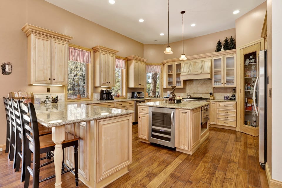 Cabin, Multiple Beds, Hot Tub, Mountain View (2202) | Private kitchen
