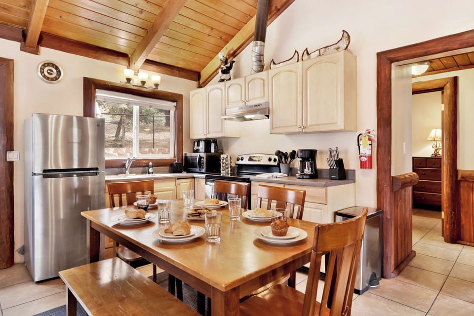 Cabin, Multiple Beds, Hot Tub, Mountain View (2020) | Private kitchen | Coffee/tea maker