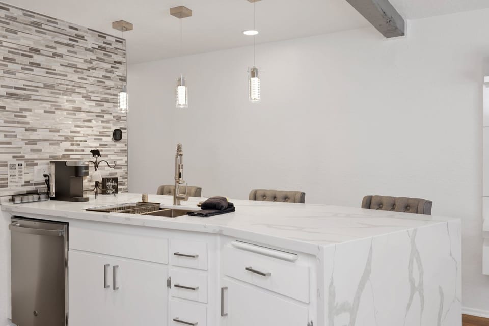 Condo, Multiple Beds, Hot Tub, Mountain View (2082) | Private kitchen | Coffee/tea maker