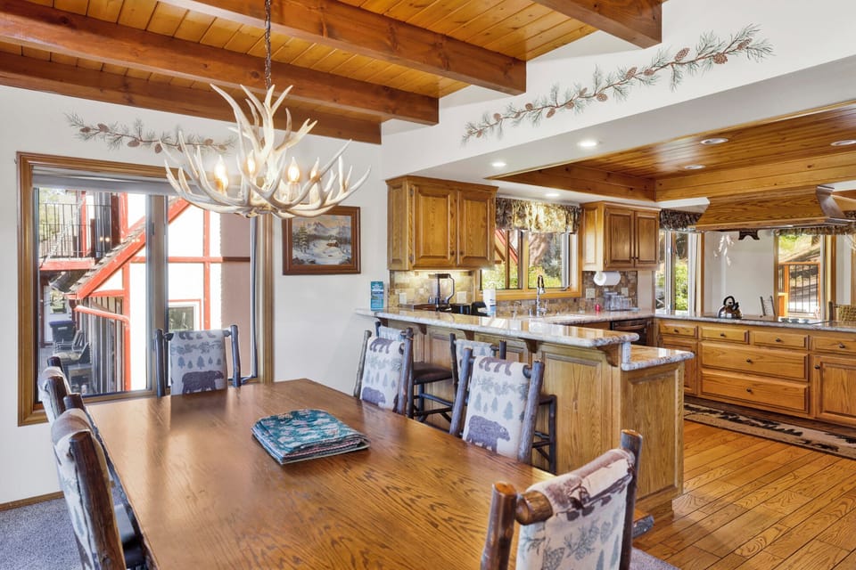 Cabin, Multiple Beds, Hot Tub, Mountain View (2098) | Dining