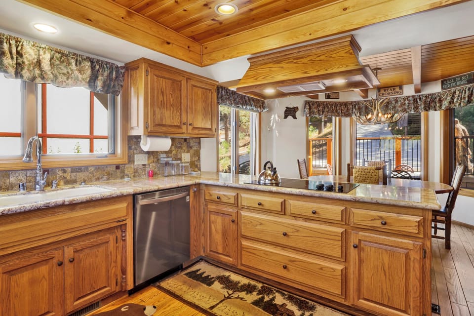 Cabin, Multiple Beds, Hot Tub, Mountain View (2098) | Private kitchen | Coffee/tea maker