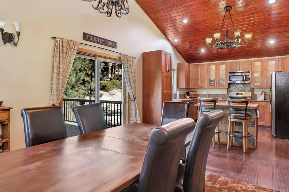 Cabin, Multiple Beds, Hot Tub, Mountain View (2056) | 3 bedrooms, individually decorated, individually furnished, bed sheets