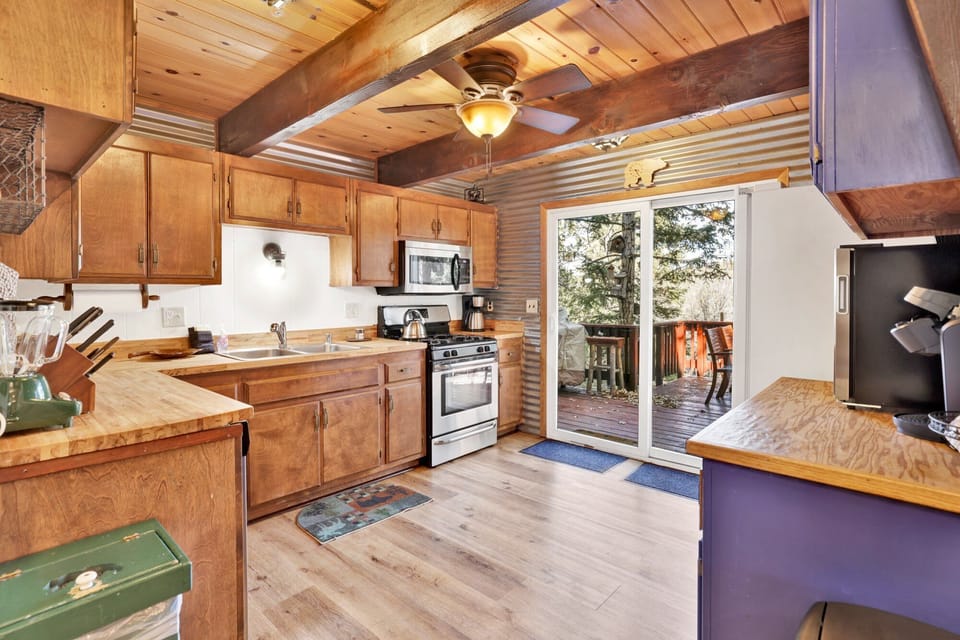Cabin, Multiple Beds, Hot Tub, Mountain View (2413) | Private kitchen