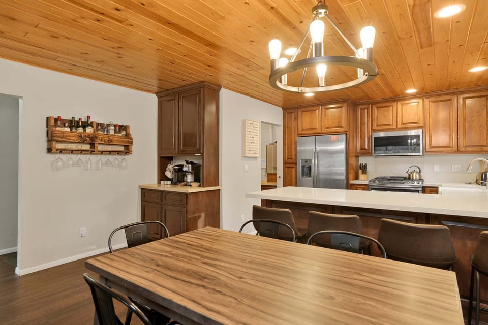 Cabin, Multiple Beds, Hot Tub, Mountain View (1926) | Private kitchen