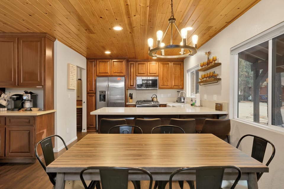 Cabin, Multiple Beds, Hot Tub, Mountain View (1926) | Dining