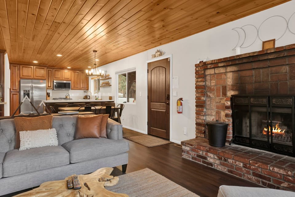Cabin, Multiple Beds, Hot Tub, Mountain View (1926) | Living area | Fireplace