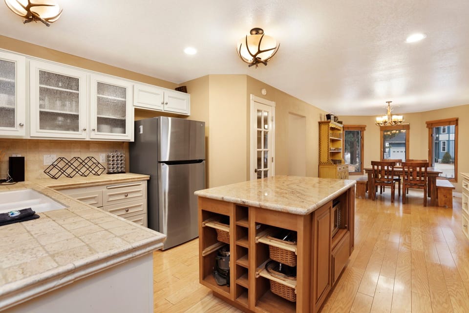 Cabin, Multiple Beds, Hot Tub, Mountain View (2201) | Private kitchen