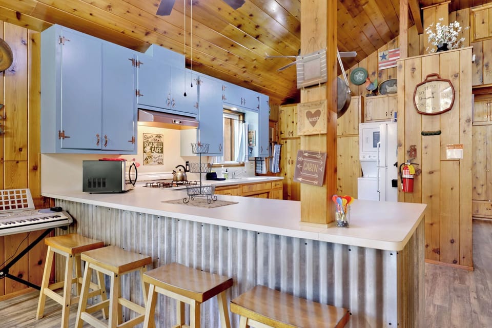 Cabin, Multiple Beds, Hot Tub, Mountain View (2069) | Private kitchen | Coffee/tea maker